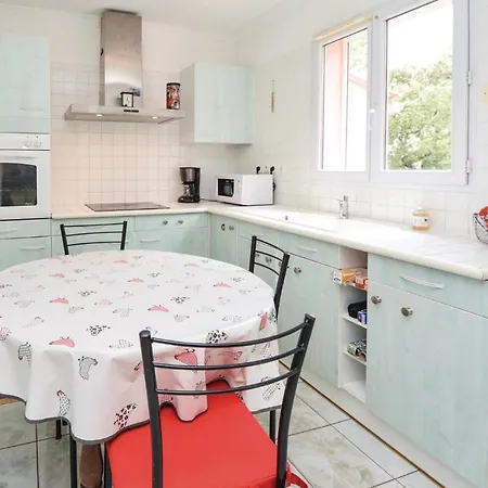 Awesome In With Kitchen Сasa de vacaciones Sabran